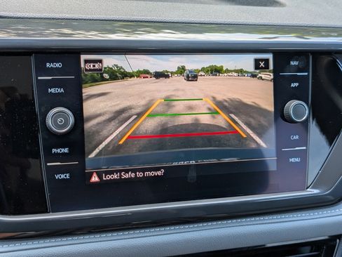 Used 2022 Volkswagen Taos SEL w/ Panoramic Sunroof Package FWD image 28