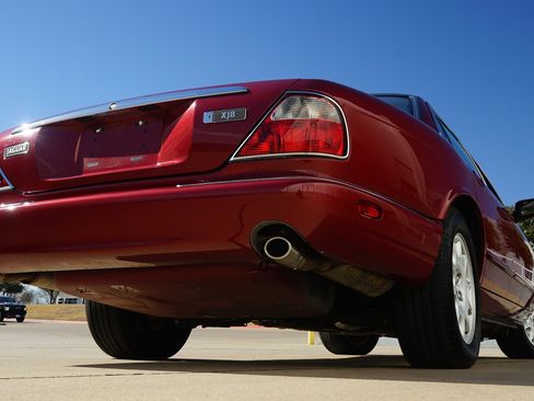 Used 1999 Jaguar XJ8 image 16