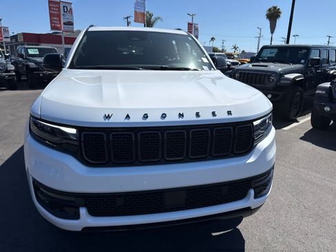 Used 2025 Jeep Wagoneer Series II w/ Premium Group I AWD/4WD image 6