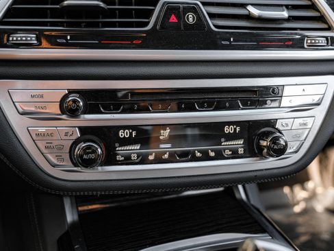 Used 2020 BMW 750i xDrive w/ Executive Package image 26