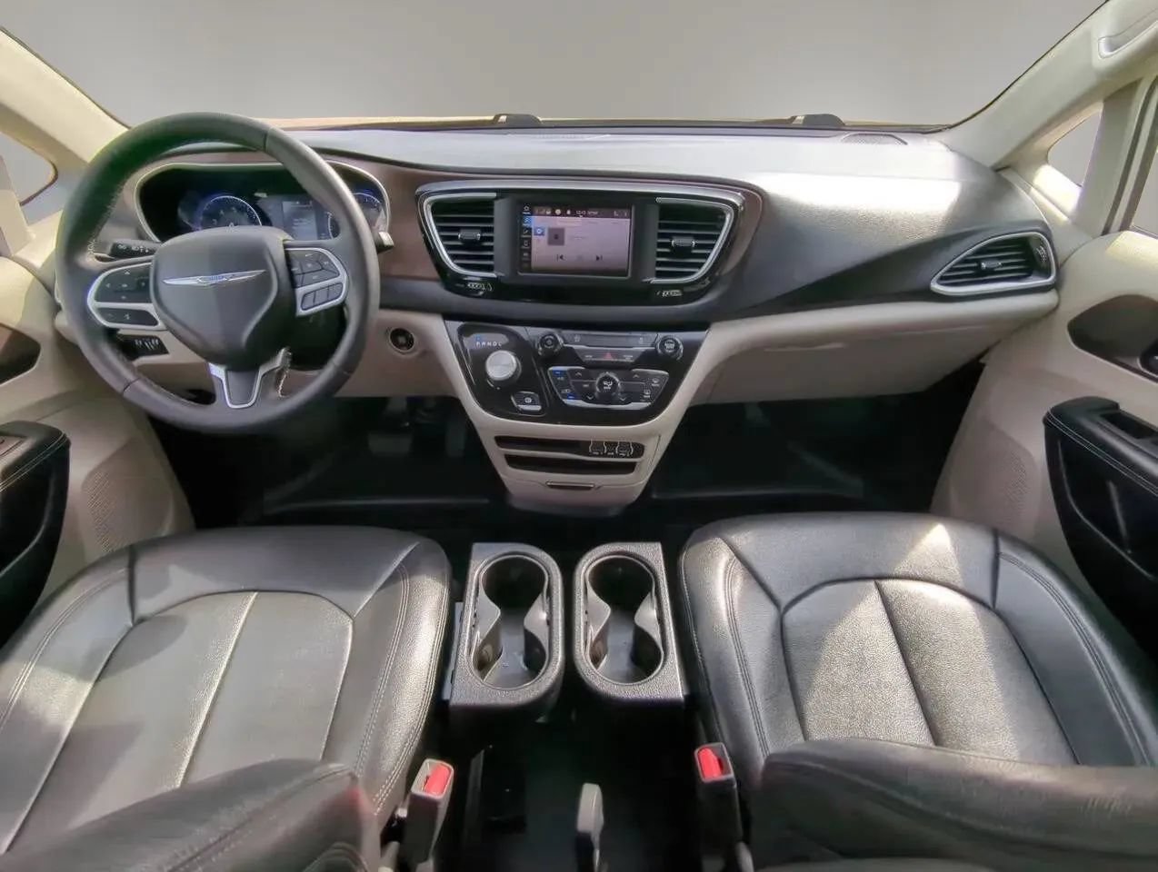 Used 2023 Chrysler Voyager LX FWD image 20