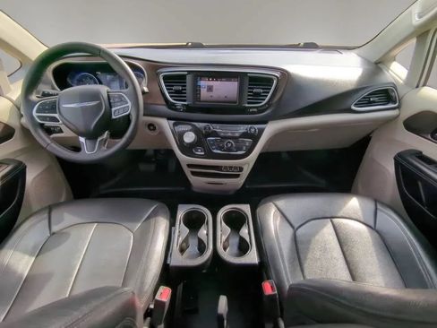 Used 2023 Chrysler Voyager LX FWD image 20