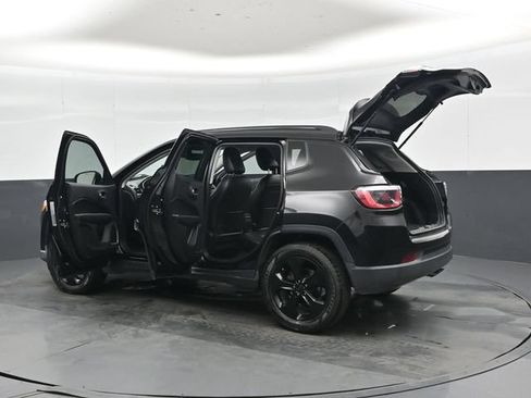 Used 2018 Jeep Compass Latitude FWD image 48