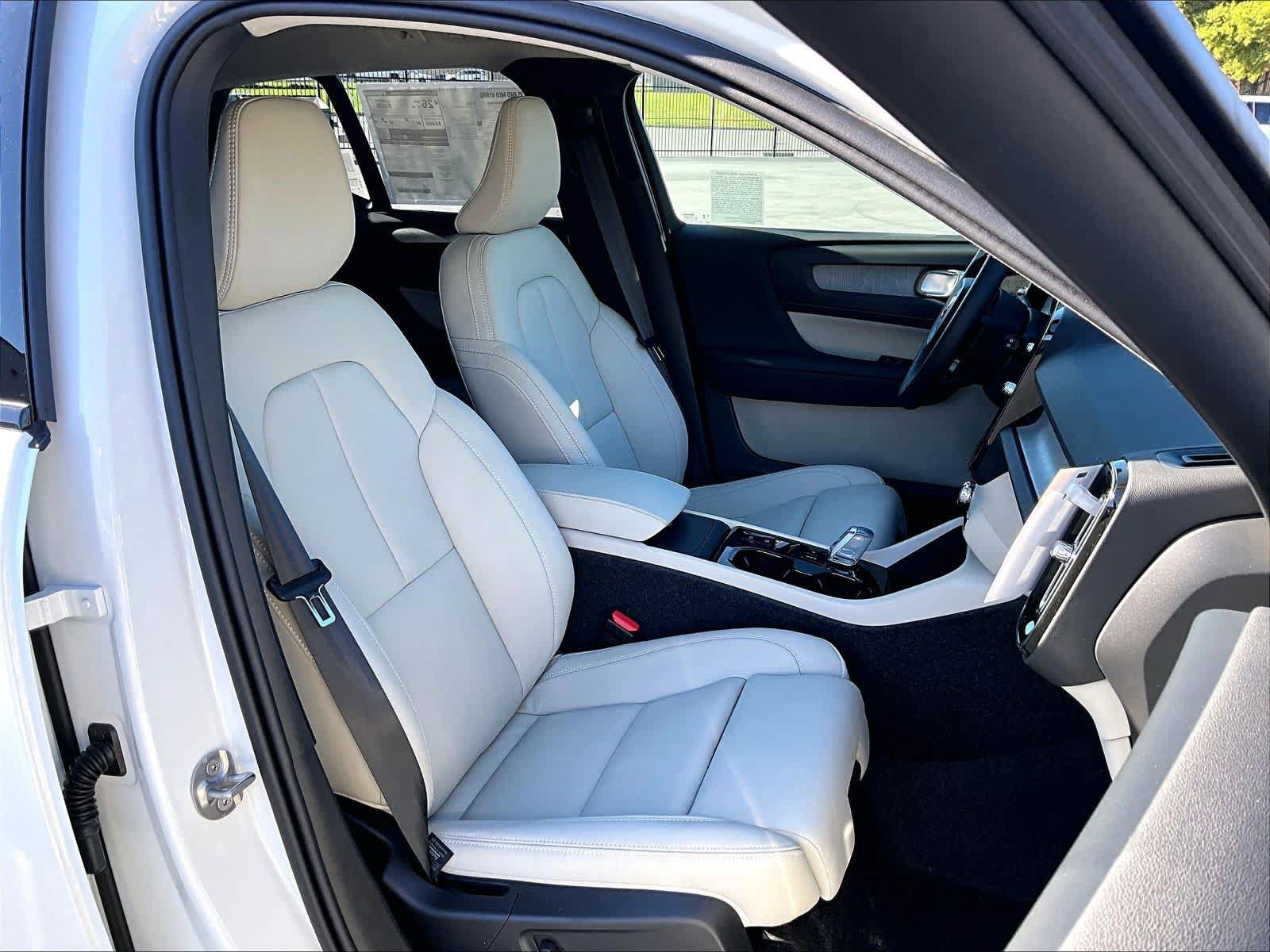 New 2026 Volvo XC40 B5 Plus w/ Protection Package Premier AWD/4WD image 31