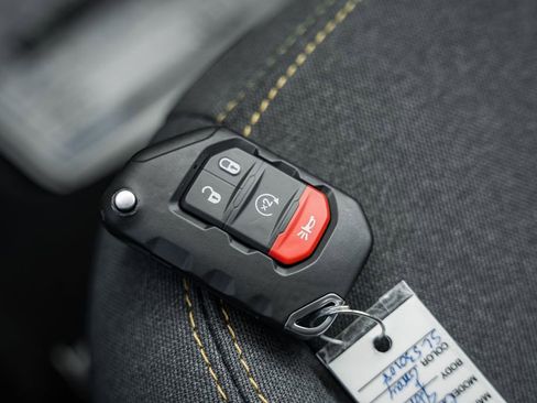 New 2025 Jeep Gladiator Sport image 44