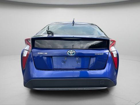 Used 2017 Toyota Prius Two w/ Carpet Mat Package FWD image 6