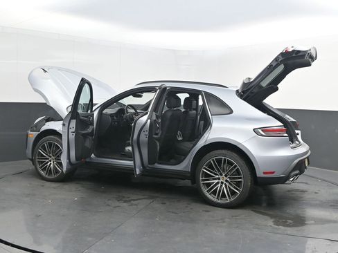 New 2026 Porsche Macan image 53