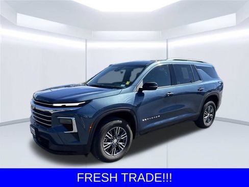 Used 2026 Chevrolet Traverse LT AWD/4WD image 2