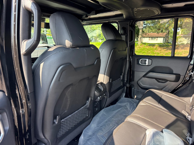 New 2027 Jeep Wrangler Unlimited Sahara AWD/4WD image 9