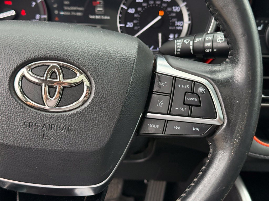 Used 2021 Toyota Highlander XLE AWD/4WD image 15