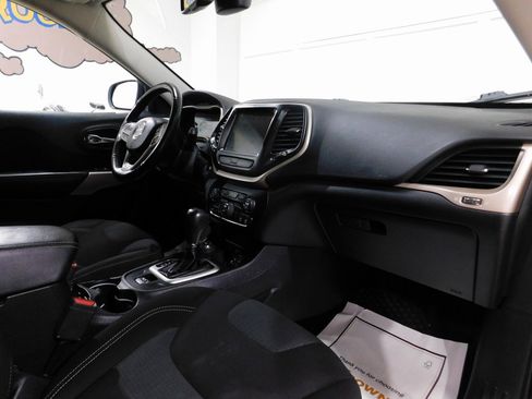 Used 2017 Jeep Cherokee Latitude w/ Comfort & Convenience Group image 91