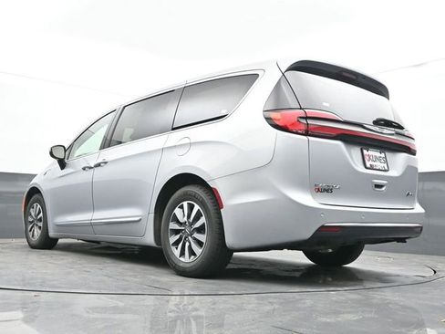 Used 2023 Chrysler Pacifica Limited image 52