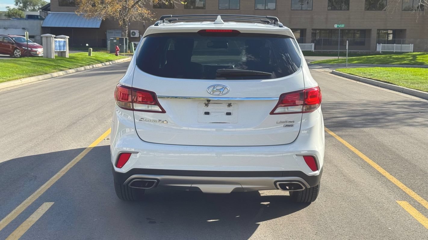 Used 2017 Hyundai Santa Fe Limited AWD/4WD image 4