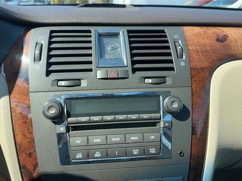 Used 2011 Cadillac DTS Luxury image 30