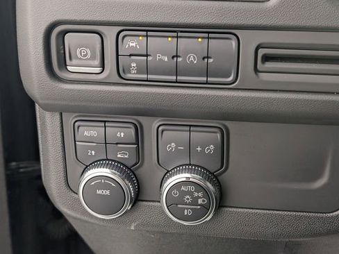 Used 2023 GMC Yukon SLT AWD/4WD image 16