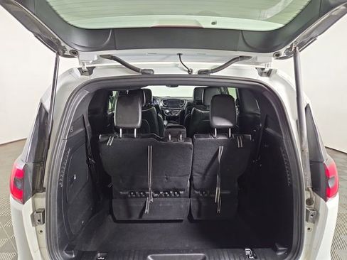 Used 2022 Chrysler Pacifica Limited w/ Uconnect Theater Family Group image 34