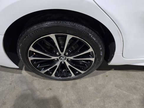Used 2020 Toyota Camry SE FWD image 21