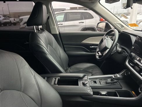 Used 2024 Toyota Grand Highlander Platinum image 4