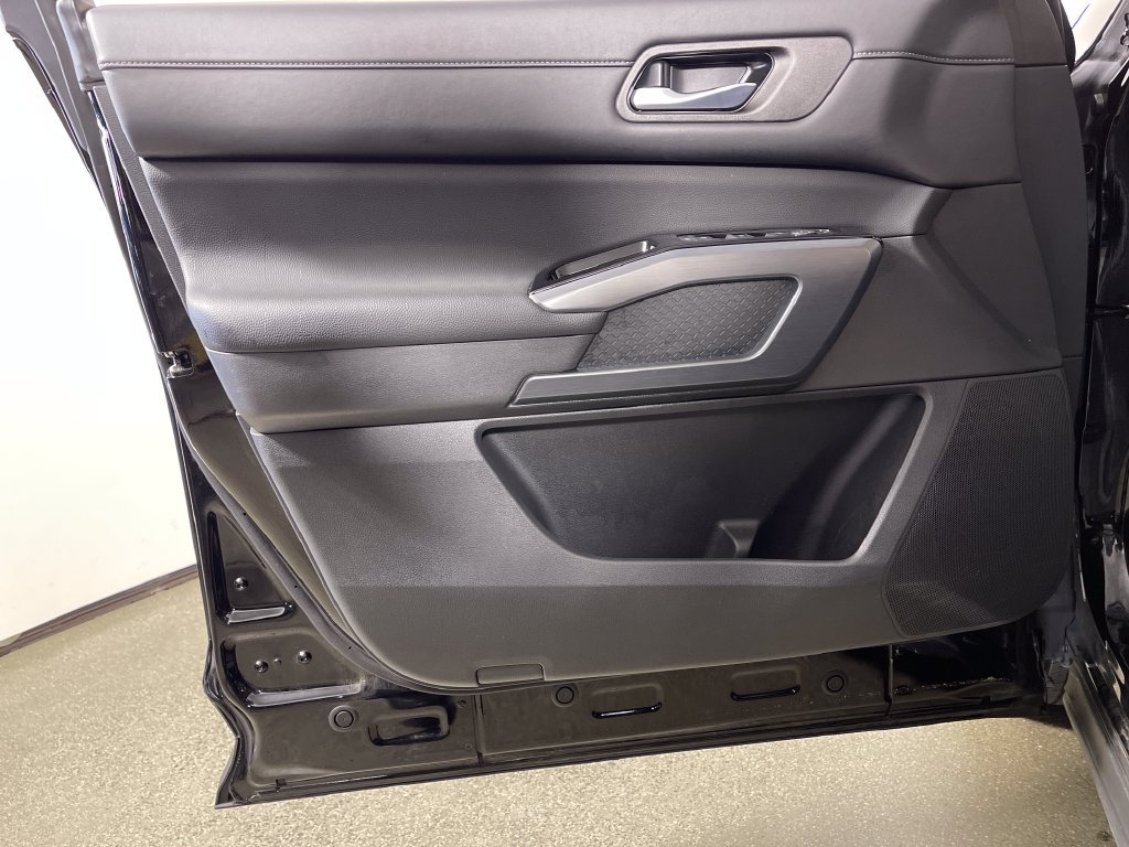 Used 2025 Nissan Pathfinder SL w/ Cargo Package FWD image 19
