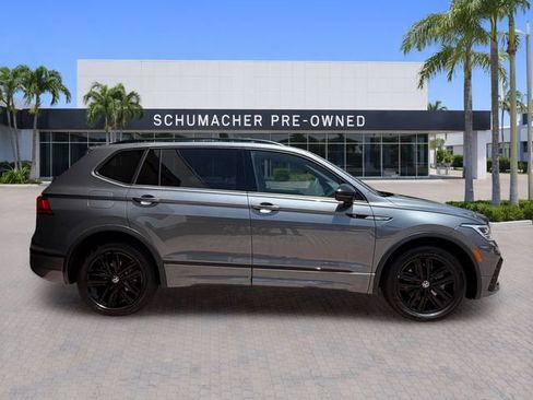 Certified 2022 Volkswagen Tiguan SE R-Line FWD image 8