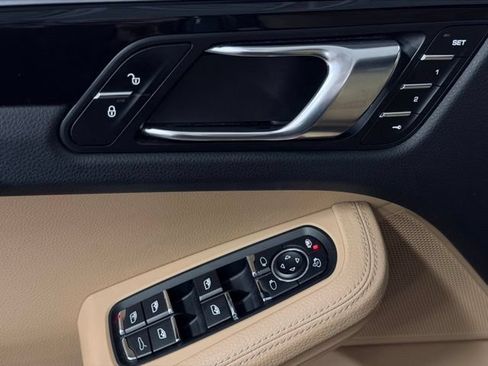 Used 2017 Porsche Macan AWD/4WD image 14