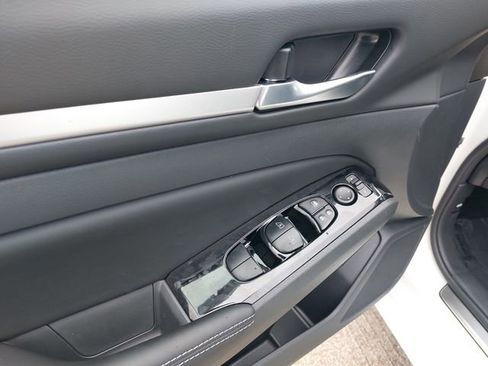 New 2025 Nissan Altima 2.5 SL FWD image 11