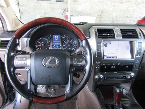 Used 2017 Lexus GX 460 Premium w/ Premium Package AWD/4WD image 18