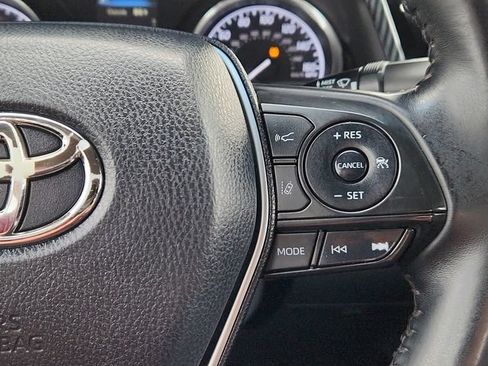 Used 2018 Toyota Camry SE w/ Moonroof Package FWD image 39