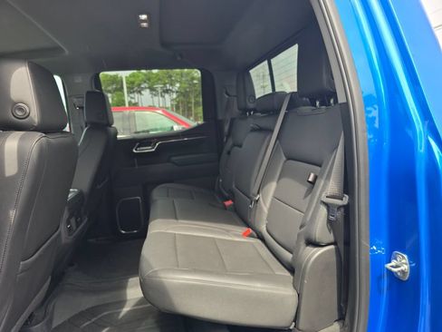 Used 2025 Chevrolet Silverado 1500 LT Trail Boss w/ Convenience Package II AWD/4WD image 29