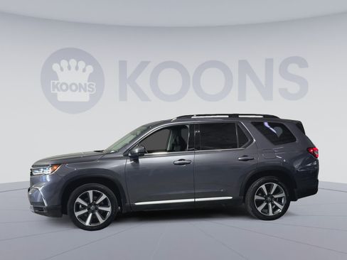 Used 2025 Honda Pilot Touring image 7