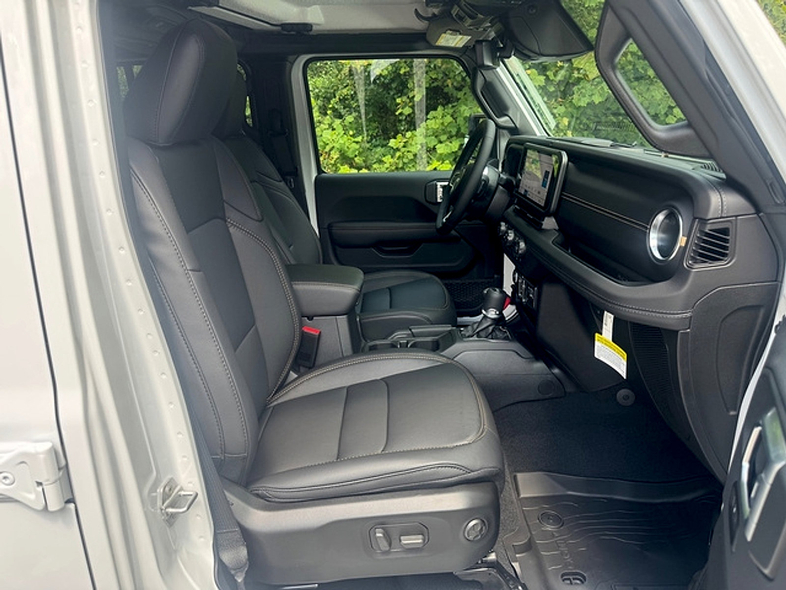 New 2026 Jeep Wrangler Unlimited Sahara AWD/4WD image 19