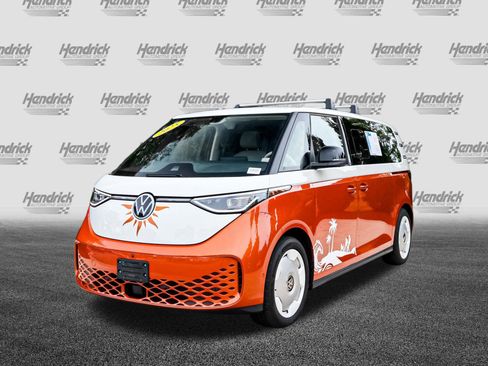 Used 2025 Volkswagen ID. Buzz 1st Edition RWD image 5