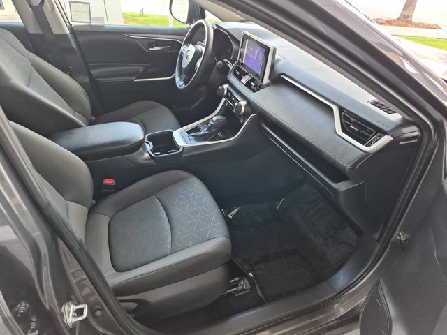 Used 2025 Toyota RAV4 XLE FWD image 5