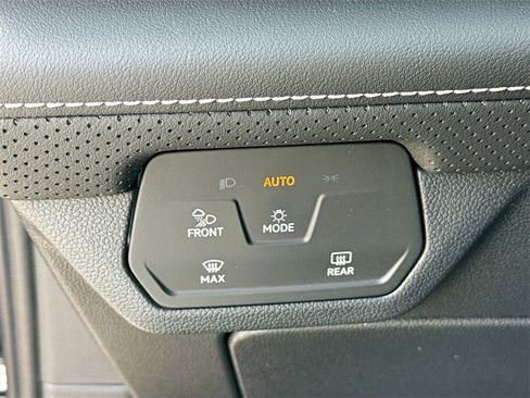 New 2025 Volkswagen Atlas SE image 10