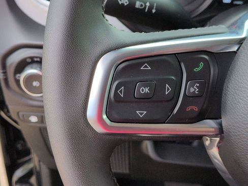 Used 2025 Jeep Wrangler Unlimited Sahara AWD/4WD image 12