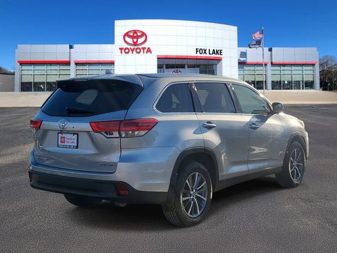 Used 2019 Toyota Highlander XLE image 4