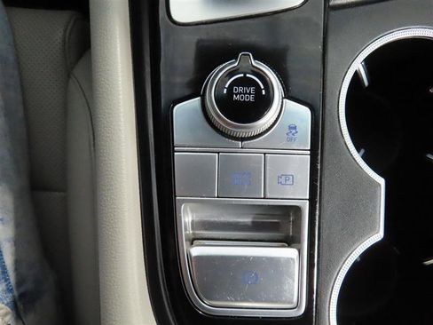 Used 2023 Genesis G70 2.0T image 30