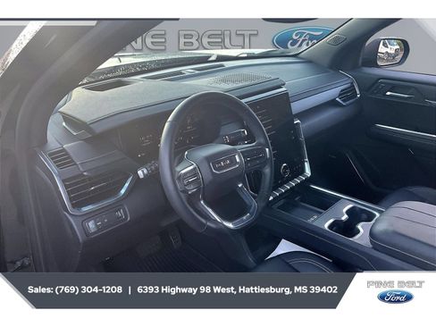 Used 2025 GMC Acadia Elevation w/ Elevation Premium Package FWD image 12