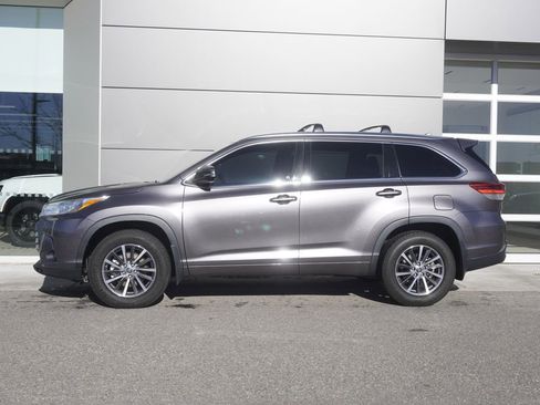 Used 2018 Toyota Highlander XLE image 8
