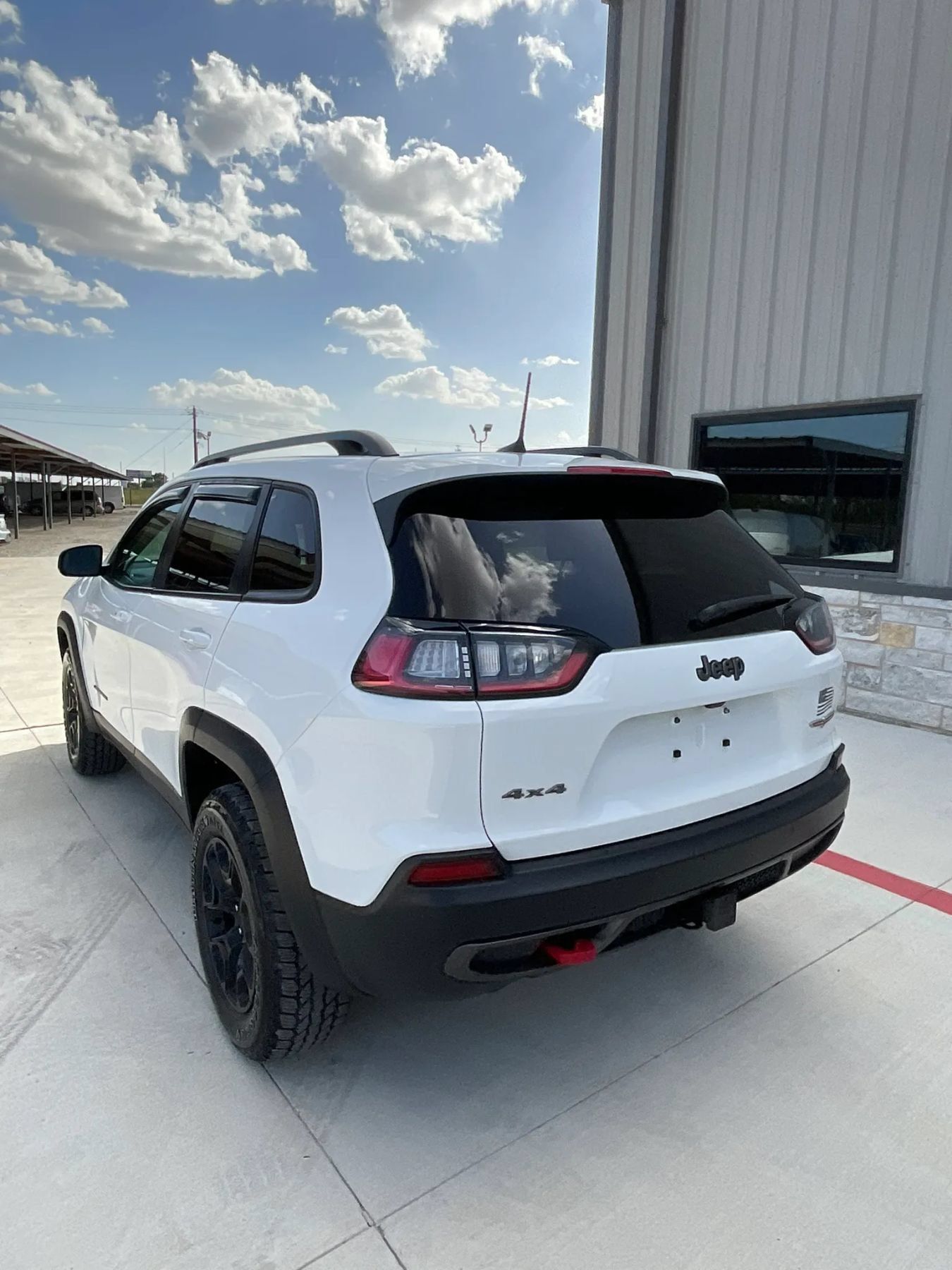 Used 2021 Jeep Cherokee Trailhawk w/ Trailer Tow Group AWD/4WD image 9