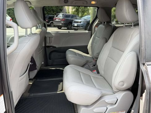 Used 2018 Toyota Sienna XLE Premium AWD/4WD image 15