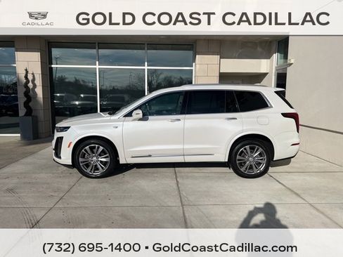 Used 2024 Cadillac XT6 Premium Luxury image 2