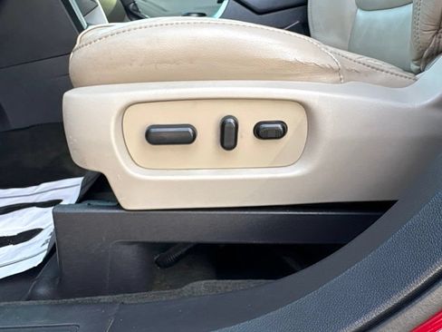 Used 2014 Ford Explorer XLT w/ Equipment Group 202A FWD image 13