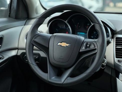Used 2015 Chevrolet Cruze LS FWD image 27