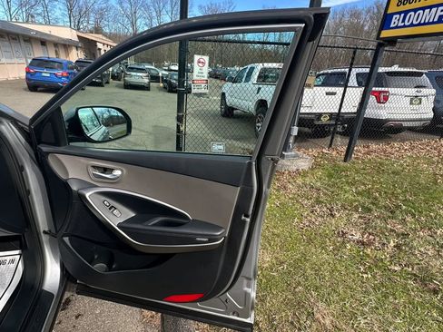 Used 2014 Hyundai Santa Fe GLS image 32