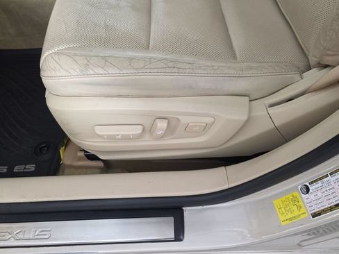 Used 2013 Lexus ES 300h w/ Luxury Pkg FWD image 25