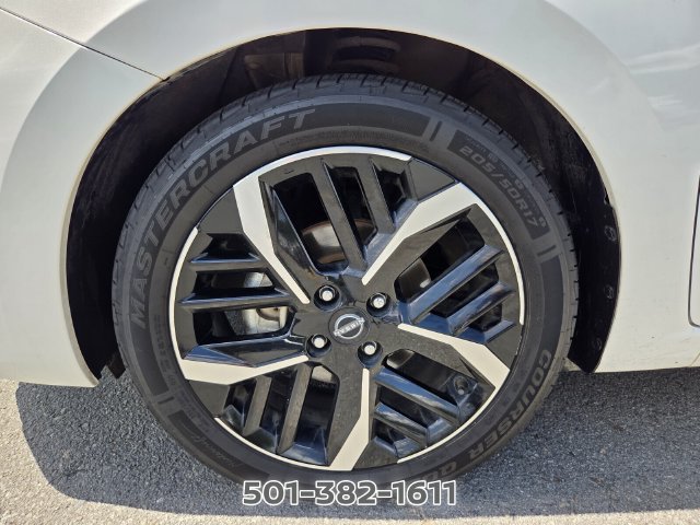 Used 2024 Nissan Versa SR FWD image 22