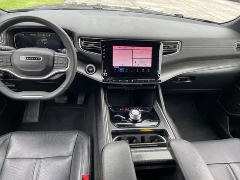 Used 2023 Jeep Wagoneer L Series II image 14