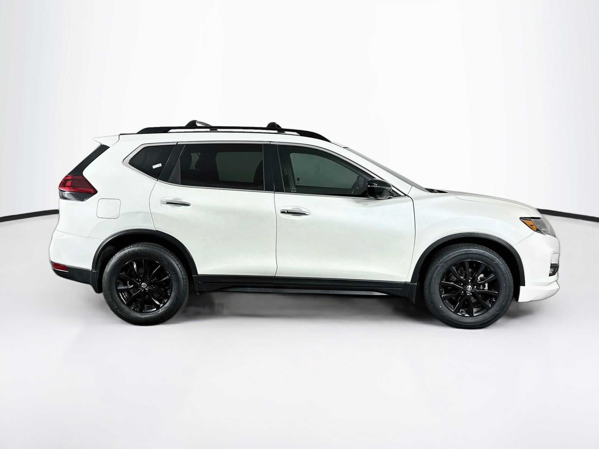 Used 2018 Nissan Rogue SV w/ Premium Package FWD image 10