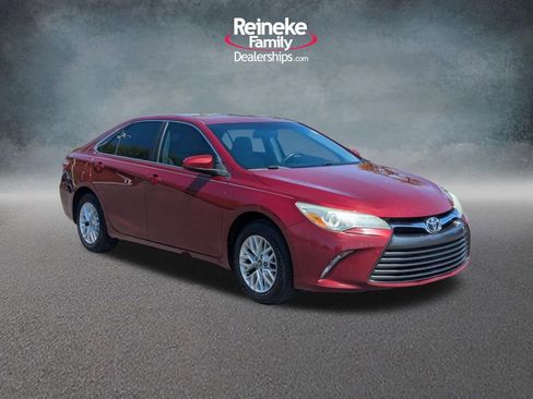 Used 2016 Toyota Camry LE FWD image 3